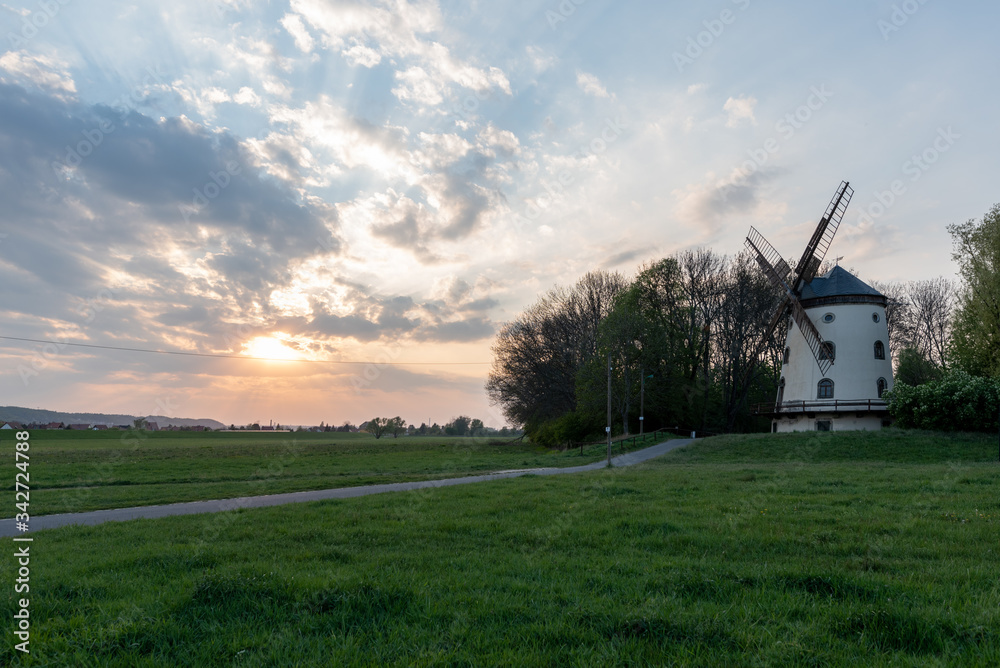 Obraz premium Sonnenuntergang an der Gohliser Windmühle