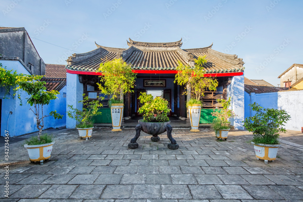Fototapeta premium view of Hoi An ancient town, UNESCO world heritage, at Quang Nam province. Vietnam. Hoi An is one of the most popular destinations in Vietnam 