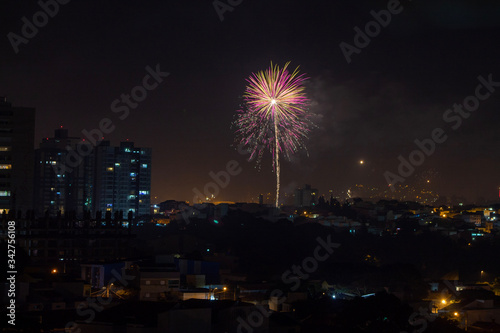 Happy new year fireworks, São Paulo, Brazil © Lucas Reis