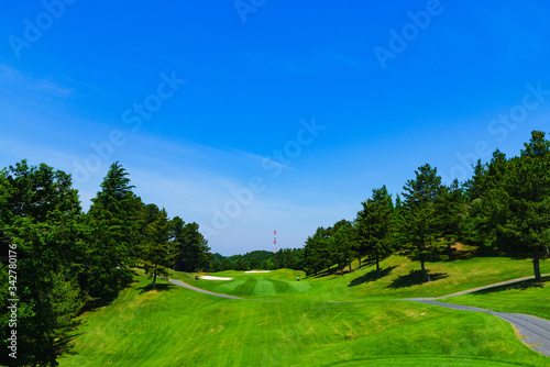 ゴルフコース ゴルフ場 フェアウェイ 風景 自然 日本 青空 快晴 晴れ ビジネス 戦略 マナー