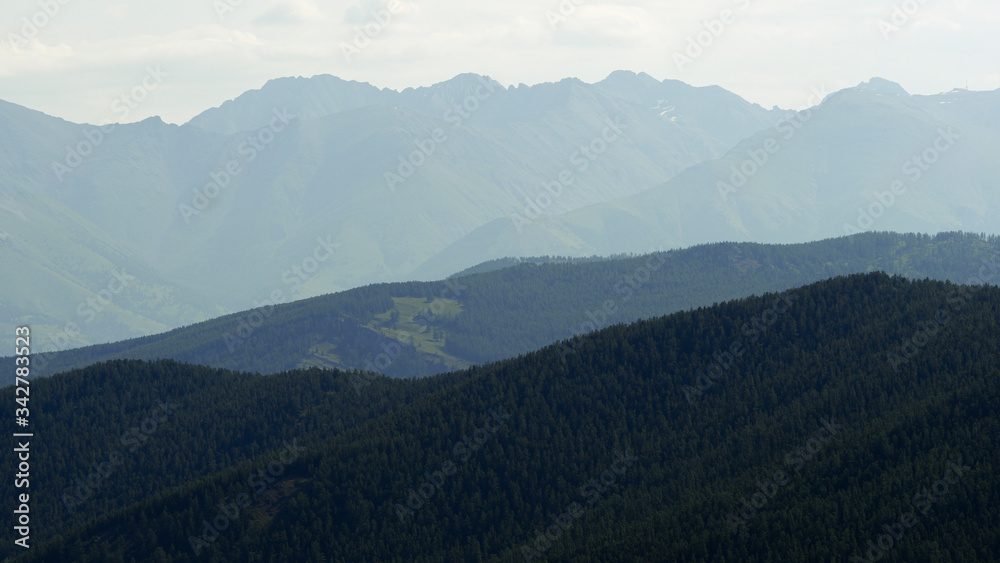 Naklejka premium silhouette of rock range on horizon, mountainous area for traveling