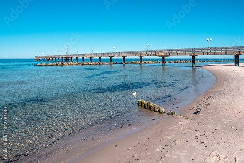 Seebrücke an der Ostseeküste in Wustrow auf dem Fischland-Darß