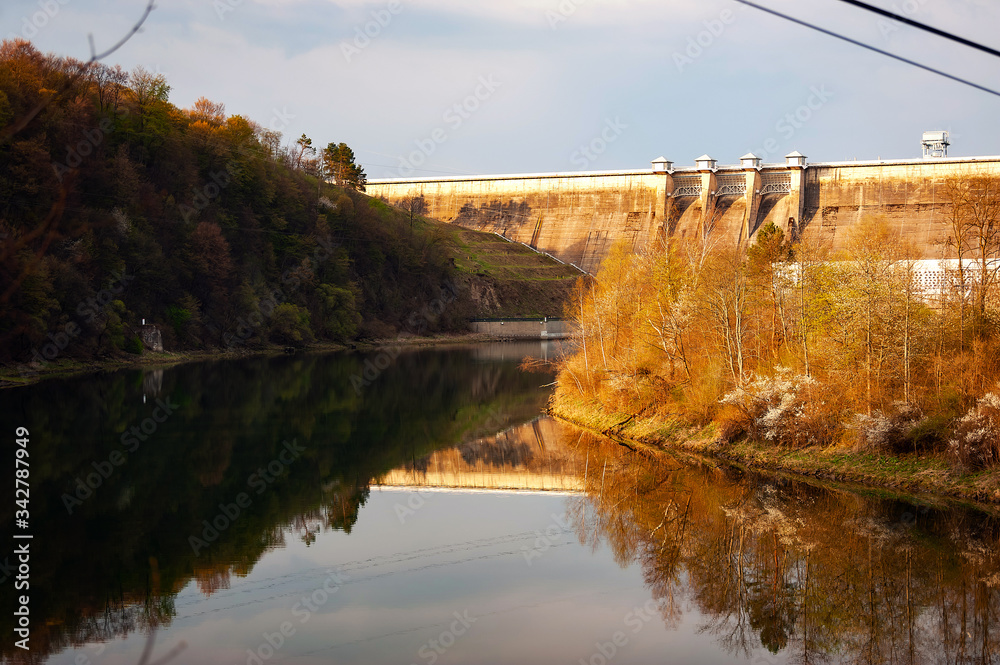 Kwietniowy poranek nad Jeziorem Solińskim