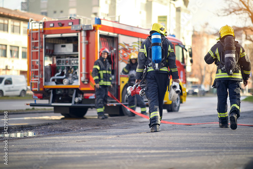 Valokuva firefighters successfully completed the firefighting.