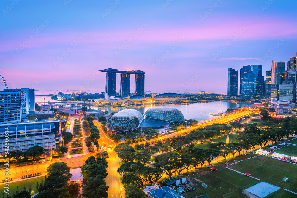 Φωτογραφία Panorama view of Singapore cityscape and skyscrapers at Marina Bay with sunset sky background, Singapore city, Singapore