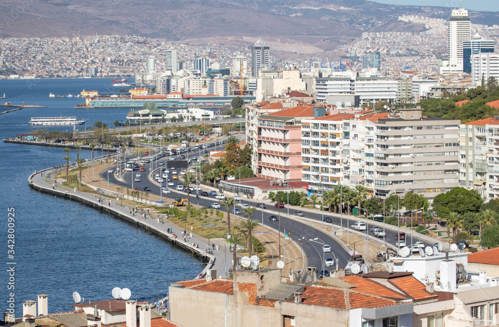 Obraz premium Izmir, Turkey - third most populous city in Turkey, and second largest urban agglomeration on the Aegean Sea, Izmir displays a wonderful Old Town. Here in particular its skyline