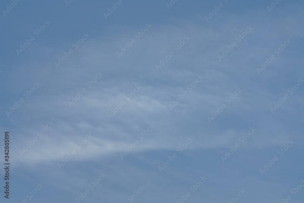 Sommer Himmel mit leichten Wolken Sommer Himmel mit leichten Wolken