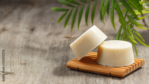 Obraz na plátně Eco friendly solid shampoo soap bar on wooden dish