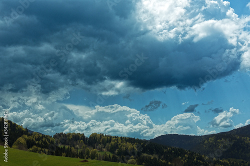 Ciel d orage    Villard de Lans pendant la p  riode de confinement li  e au Coronavirus