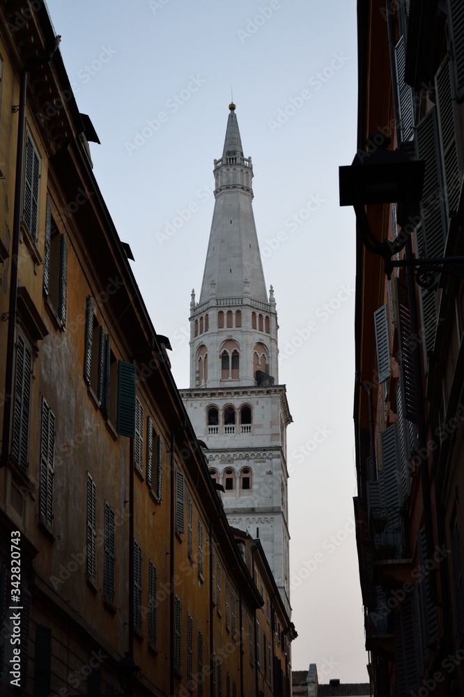 Naklejka premium Ghirlandina Modena Emilia Italia