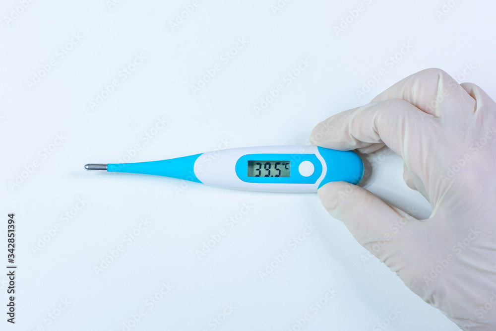 Obraz premium Thermomètre médical affichant 39.5 °