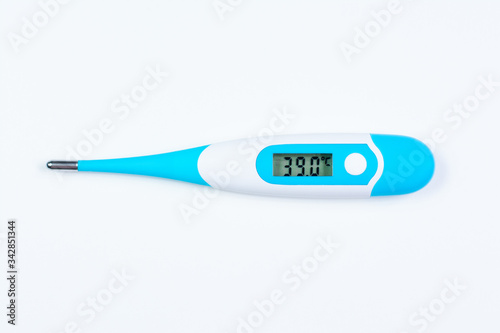 Thermomètre médical affichant 39°