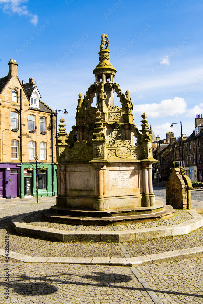 Fototapeta premium The well at The Cross, Linlithgow, reconstructed in 1807 after damage by Cromwell's forces in 1650. The Cross is a small square in the centre of the town.