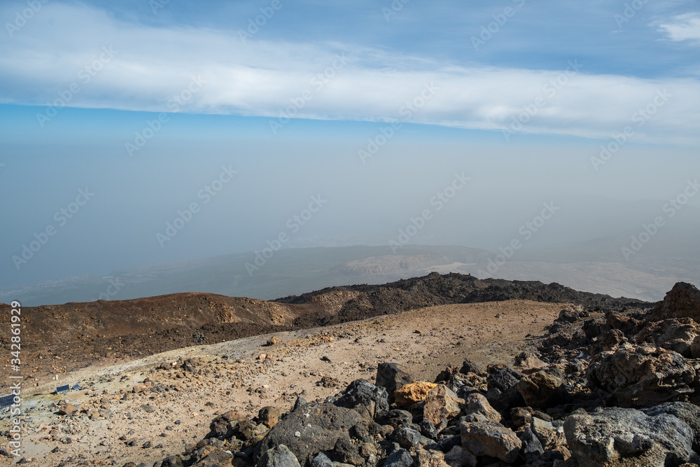 Blick vom Teide in das nebelige Tal