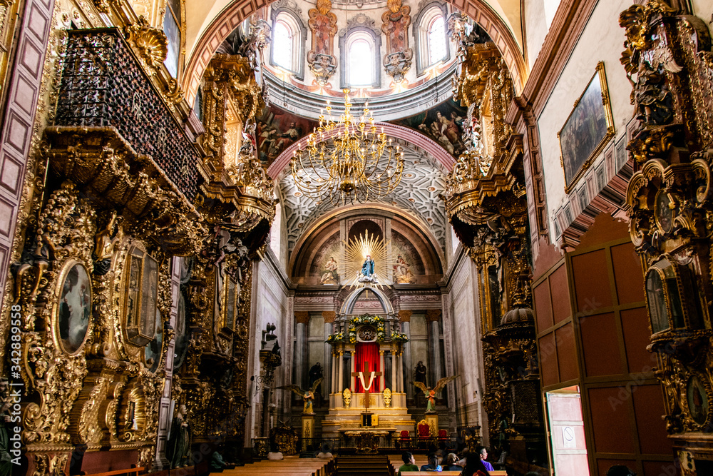 Interior de un templo católico