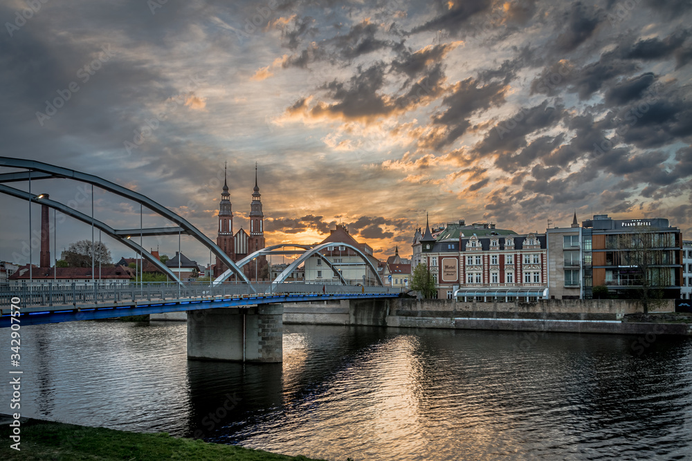 Opole Stare Miasto nad rzeką Odra