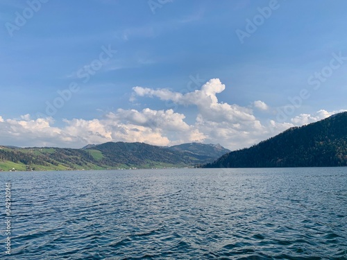    gerisee   Aegerisee im   gerital   Aegerital im Kanton Zug mit Raten und Wildspitz - Berge im Hintergrund