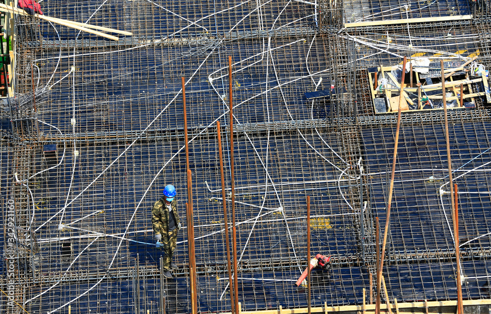 Many workers are working at the construction site