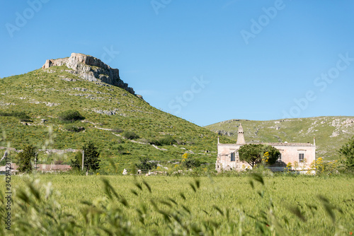 il Castello del Garagnone a Spinazzola, in Puglia detto "castello fantasma" 