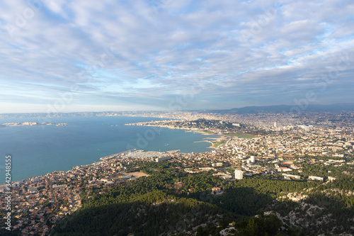 Vue panoramique sur Marseille depuis le Massif de Marseilleveyre