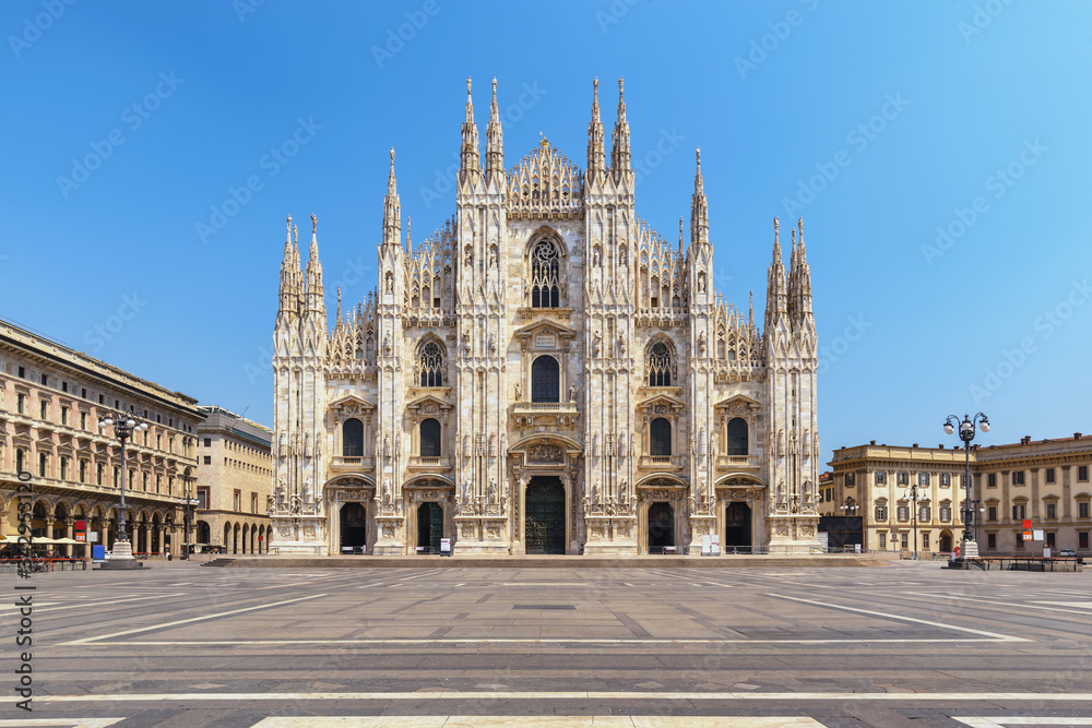 Obraz premium Milan Italy, city skyline at Milano Duomo Cathedral empty nobody