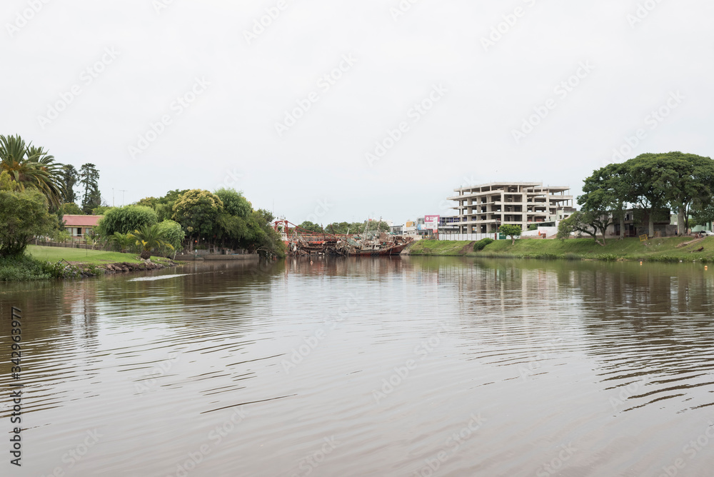 Three boats crashed into the Carmelo swing bridge, in Las Vacas stream Three boats crashed into the Carmelo swing bridge, in Las Vacas stream