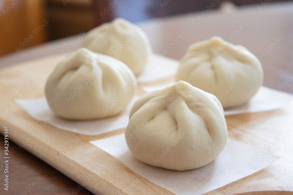 自宅で手作りした肉まん 成型してから蒸す前の肉まん 自宅で手作りした肉まん 成型してから蒸す前の肉まん