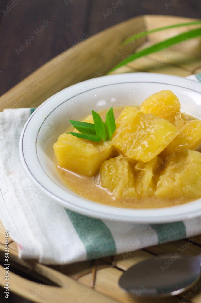 A sweet Indonesian traditional food made from cassava , coconut milk and palm sugar
A sweet Indonesian traditional food made from cassava , coconut milk and palm sugar