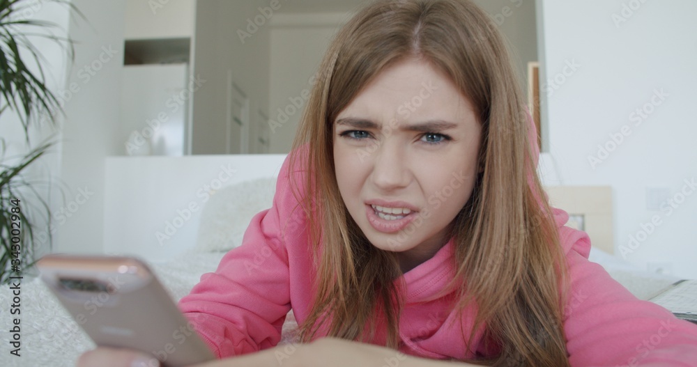 Naklejka premium Young woman makes video conference