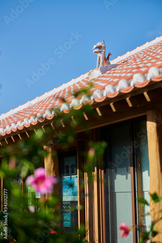 琉球赤瓦とシーサー