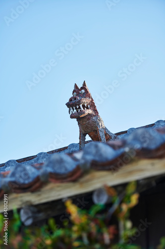 琉球赤瓦とシーサー