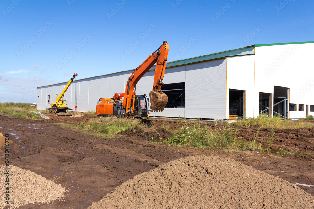 Obraz premium Construction equipment. Large tracked excavator at the construction site