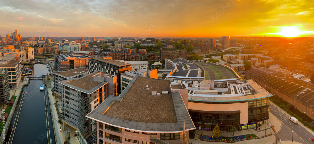 Fototapeta premium Leeds Skyline at sunset.