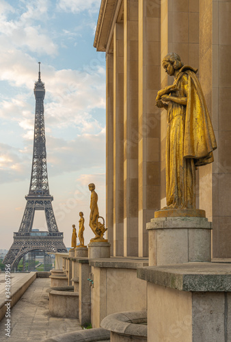 Paris, France - 04 25 2020: View of the Eiffel Tower from the Trocadero esplanade and golden women statues during the coronavirus period © Franck Legros