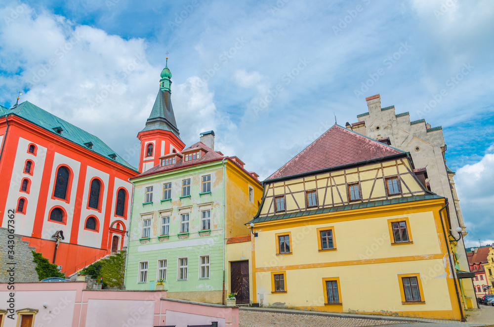 Obraz premium The Church of St Wenceslas gothic style Roman Catholic Parish church and colorful traditional typical buildings at Marketplace square of Loket town, Karlovy Vary Region, West Bohemia, Czech Republic