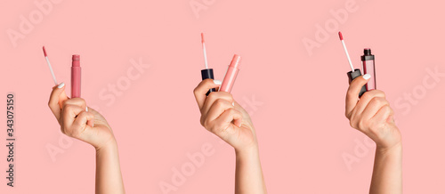 Fotografia Close up of female hands holding collection of lip glosses on pink background, collage