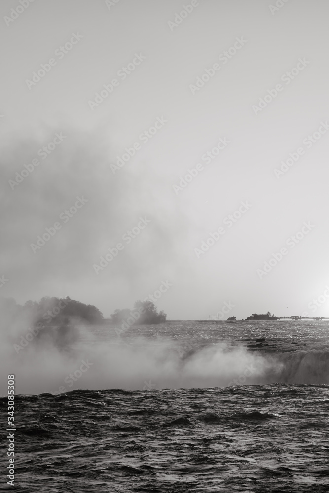 Les chutes du Niagara en noir et blanc