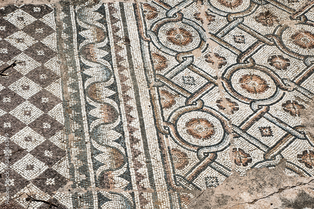 Obraz premium During excavations of ancient Paphos, archaeologists found the remains of buildings dating back to the first centuries of the Christian era. Then the city belonged to the Roman, and then Byzantine em