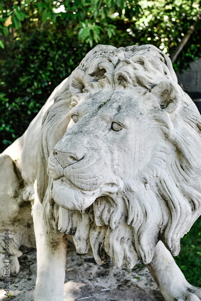 Lion sculpture.