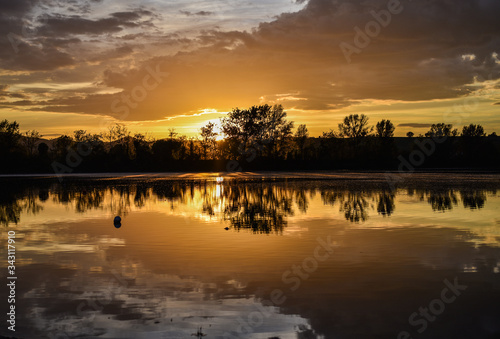 Lago al tramonto
