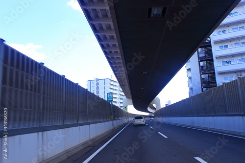 Traffic on Tokyo Metropolitan Expressway © takadahirohito