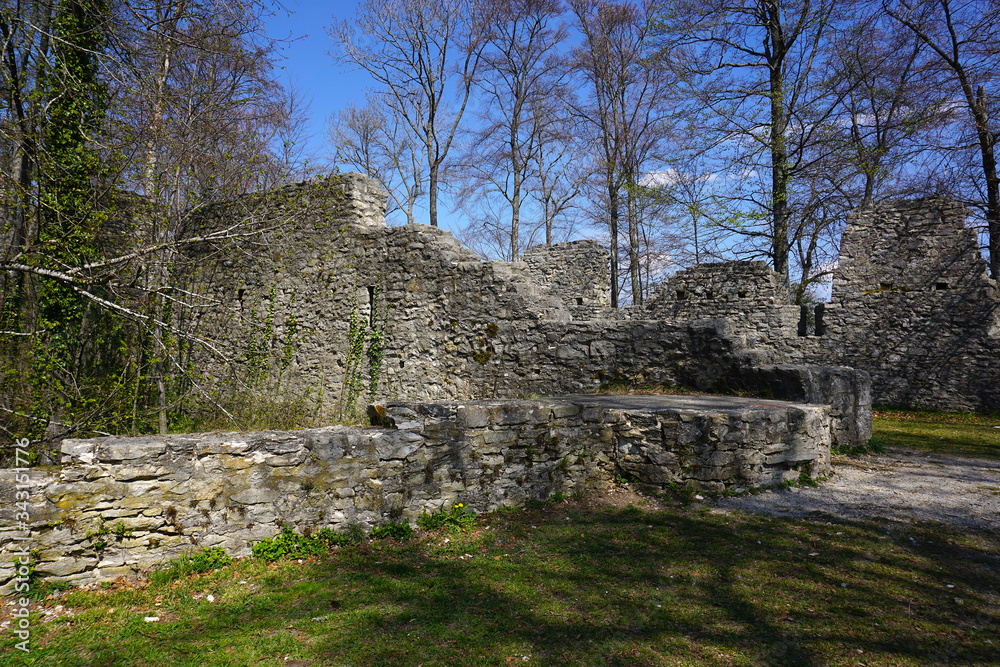 Burgruine Hohenmelchingen auf der Schwäbischen Alb Burgruine Hohenmelchingen auf der Schwäbischen Alb