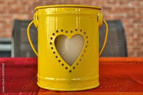 le pot jaune