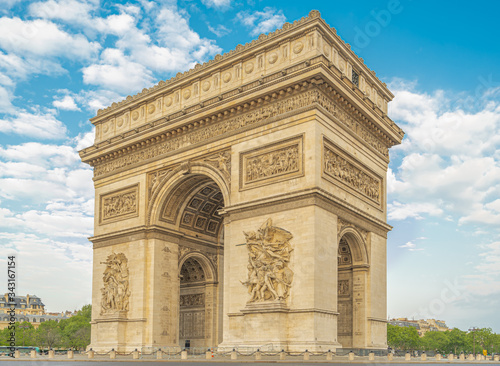 Paris, France - 04 25 2020: View of the Triumphal arch during the coronavirus period © Franck Legros
