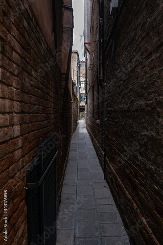 Vicolo stretto nel centro di Venezia