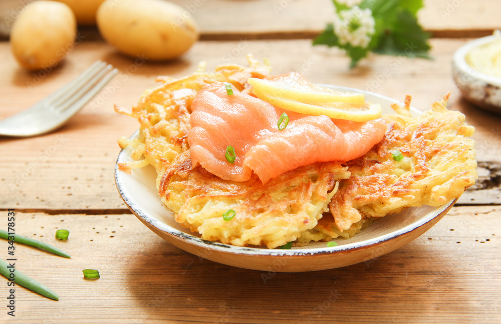 Kartoffelpuffer mit Lachs Räucherlachs Rösti Reibekuchen Kartoffelrösti ...