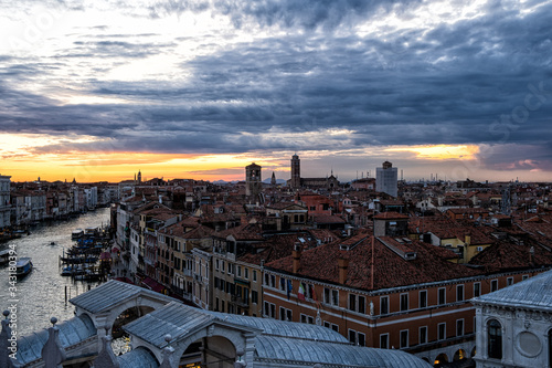 Tramonto dai tetti di Venezia photo