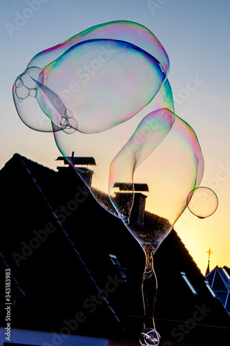 Seifenblasen im Sonnenuntergang