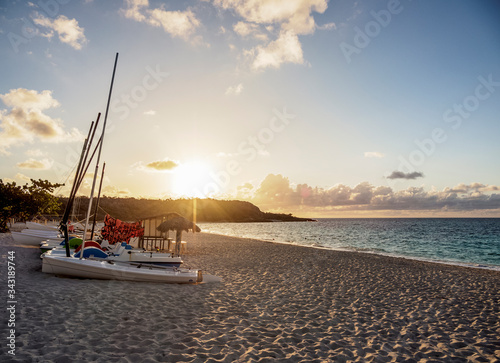 Tableau sur toile Playa Esmeralda at sunset, Holguin Province, Cuba