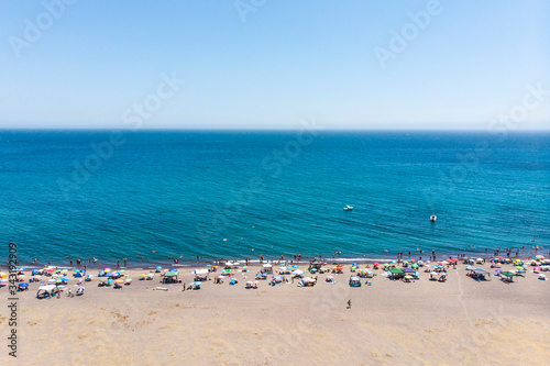 Foto aérea de playa en verano © Federico
